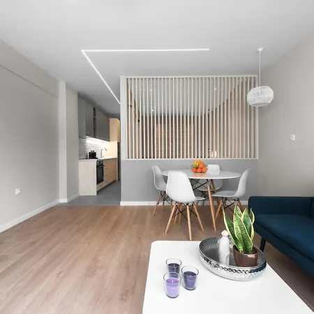 New Yorker, Nilie Hospitality Mgmt Apartment *