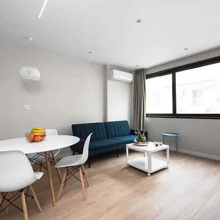 New Yorker, Nilie Hospitality Mgmt Apartment *