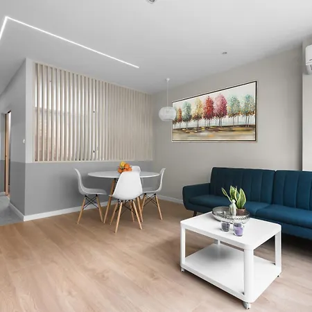 New Yorker, Nilie Hospitality Mgmt Apartment