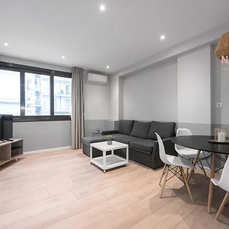 New Yorker, Nilie Hospitality Mgmt Apartment