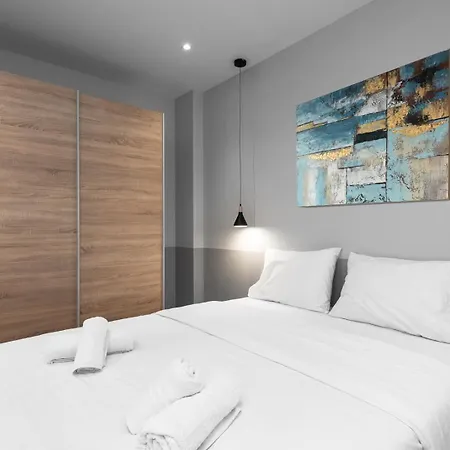 New Yorker, Nilie Hospitality Mgmt Apartment *
